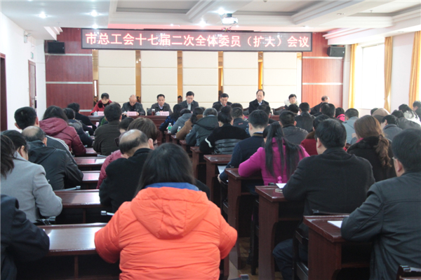 3月11日，梧州市总工会召开十七届二次全委会（扩大）会议，市委副书记蒋海东发表讲话，市总工会党组书记、常务副主席朱明胜作