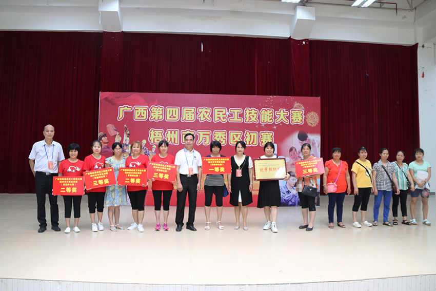 6-育婴师比赛颁奖.JPG