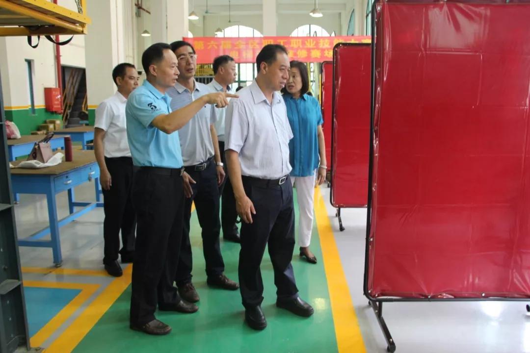 “细组织 精准备”领导视察全区技能大赛准备工作