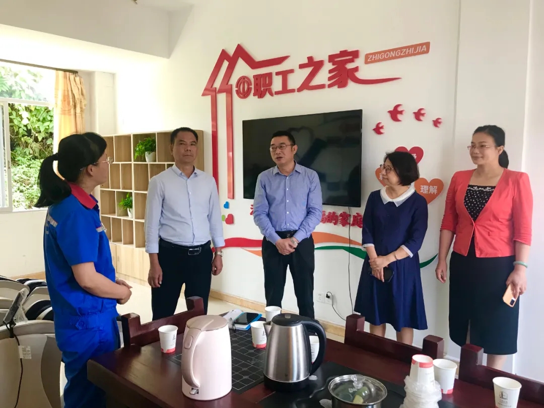 广西工人报社到我市开展“走基层——记者在一线”活动