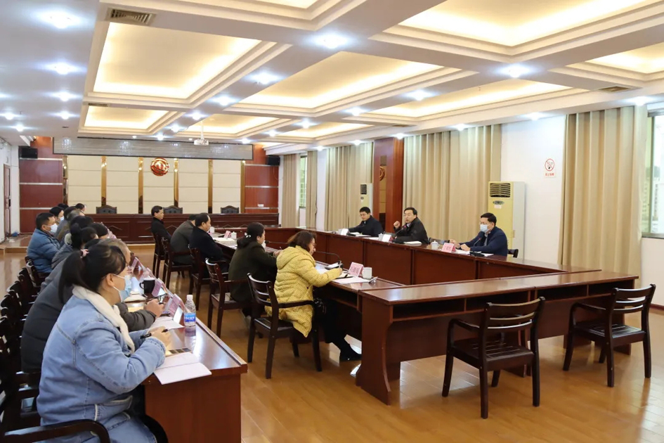 自治区总工会副主席郑胜景到我市开展送温暖慰问活动