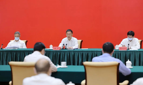 自治区党委召开学习贯彻习近平总书记在庆祝中国共产主义青年团成立100周年大会上的重要讲话精神座谈会