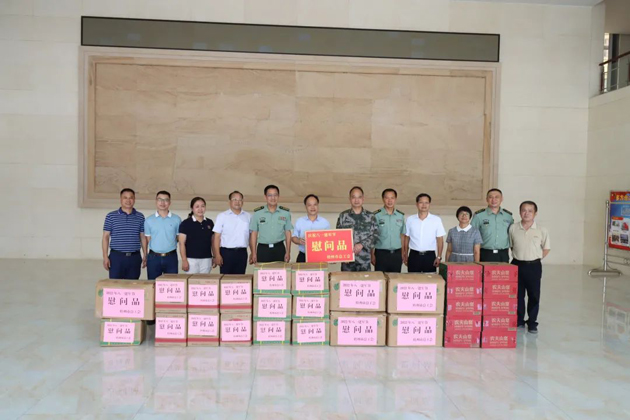 梧州市总工会领导班子“八一”走访慰问部队官兵，共叙军民鱼水情