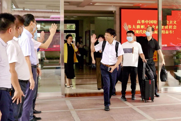 广西出席中国工会十八大代表抵京