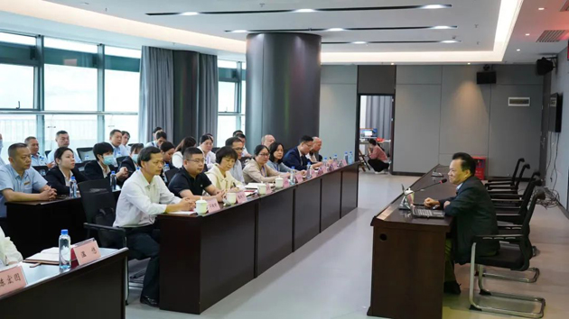 【“双进”宣讲进行时】践行劳模精神 激发创新活力——梧州市总工会开展“劳模工匠进校园 思政教师进企业”活动