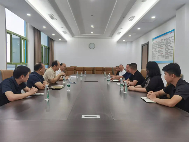 市总工会调研组到翅冀钢铁调研工会工作