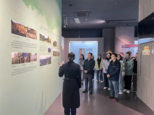 梧州市总工会党员干部参观“广西铸牢中华民族共同体意识历史文化展”