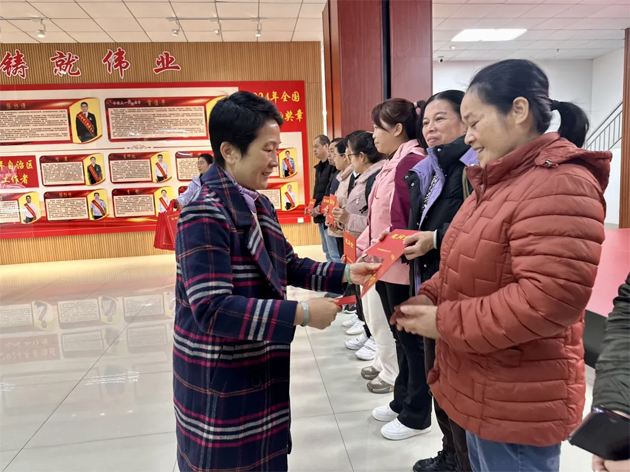 自治区总工会慰问团到梧州开展工会送温暖活动
