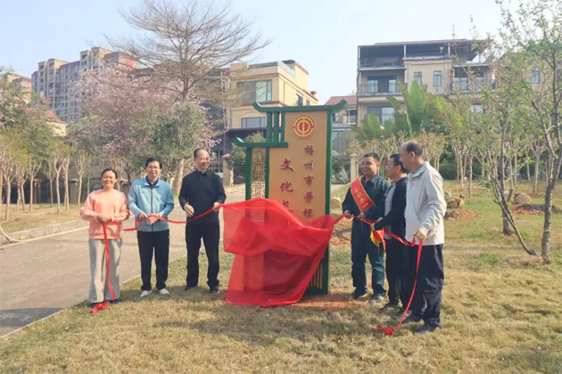 劳模工匠添新绿 春风化雨育匠心丨市总工会举行劳模工匠文化长廊揭牌仪式暨义务植树活动