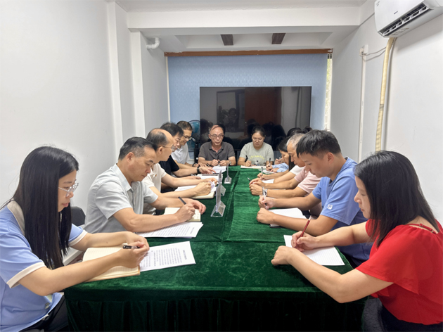 市总工会调研组到万秀区、长洲总工会指导交流工会工作