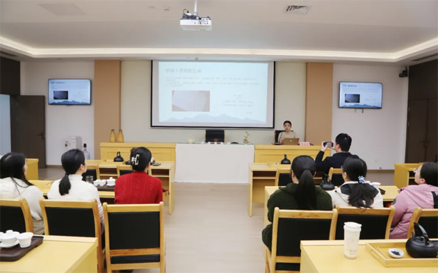 我市一名自治区劳模受邀到“桂工大讲堂”授课