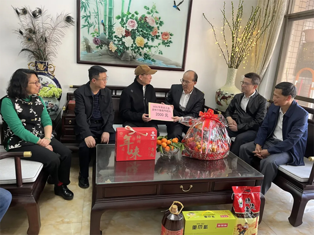 梧州市总工会新春走访慰问老同志 致以节日问候和祝福