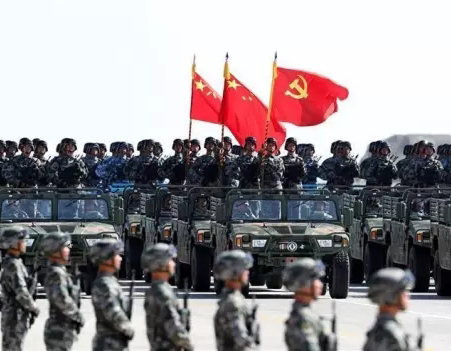 今天八一，致敬中国军人！
