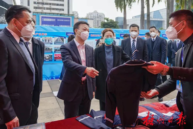 “梧州人爱用梧州产品”暨工业产品冬季展销活动启动