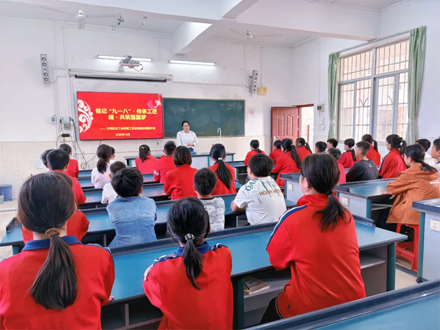 万秀区总工会举办劳模工匠进校园主题宣讲会